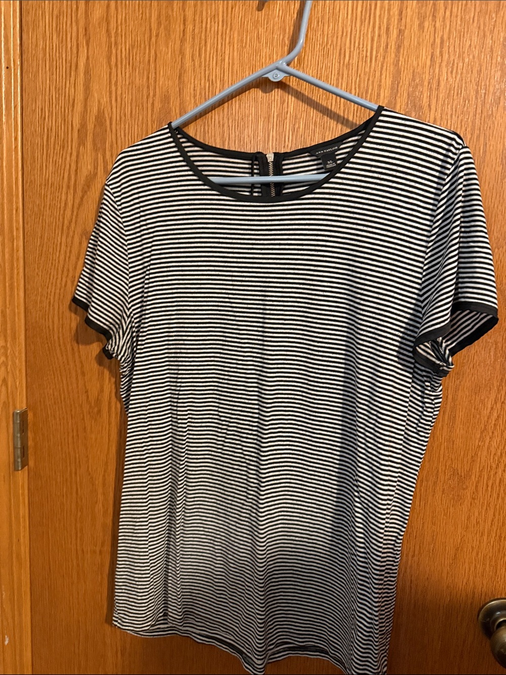 Ann Taylor Black and White XL Striped Short Sleeve Tee